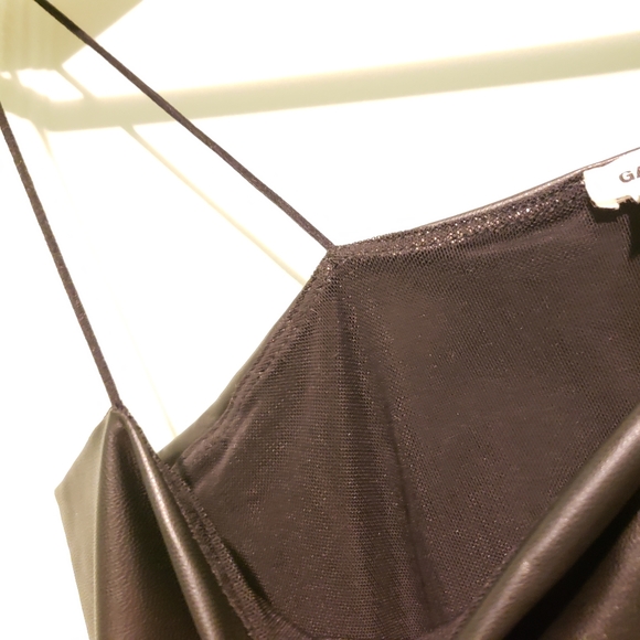 💜 2/$10 faux leather crop top - Picture 3 of 4